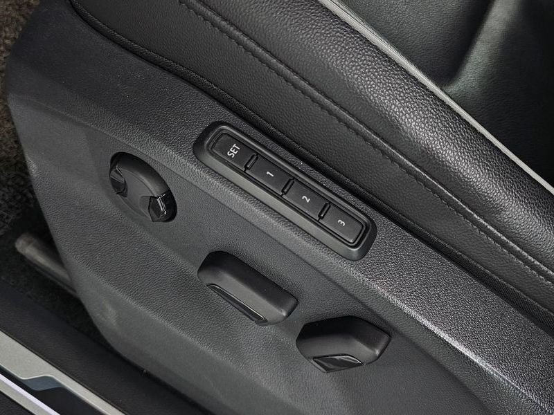 2020 Volkswagen Tiguan 2.0 TDI Premium photo 16