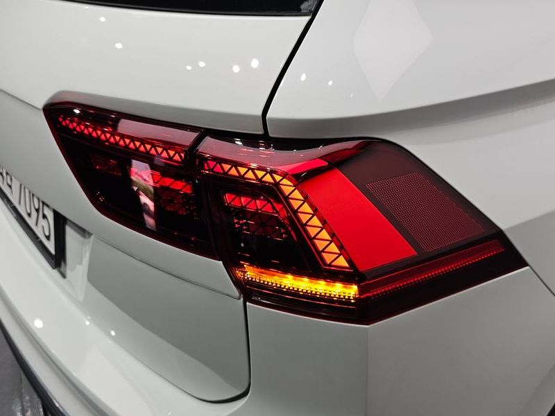 2020 Volkswagen Tiguan 2.0 TDI Premium photo 23