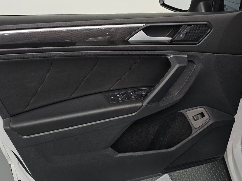 2020 Volkswagen Tiguan 2.0 TDI Premium photo 24