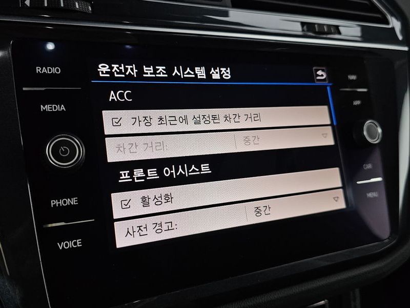 2020 Volkswagen Tiguan 2.0 TDI Premium photo 27