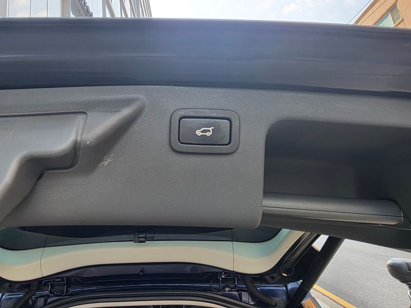 2016 Land Rover Discovery Sport 2.0 TD4 HSE Luxury photo 18