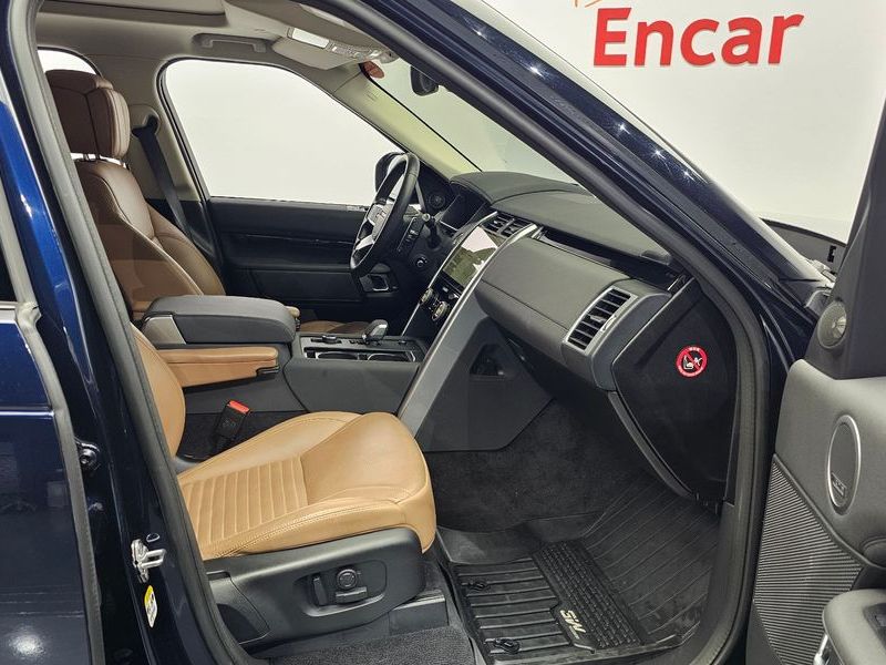 2022 Land Rover Discovery D300 HSE photo 11