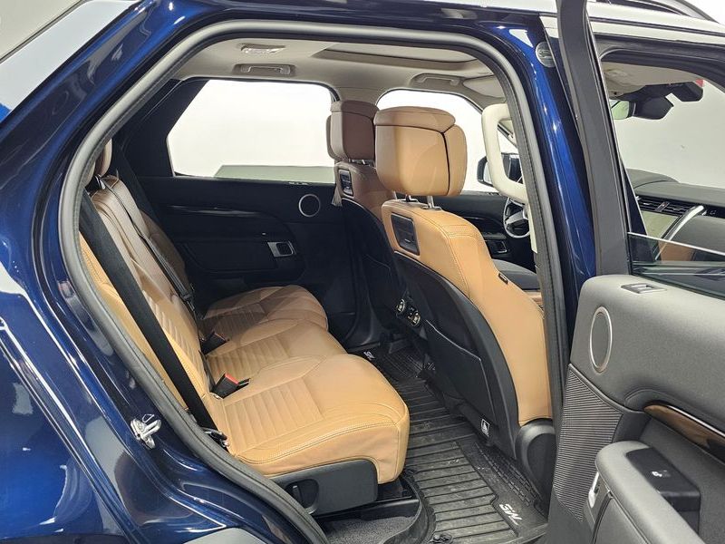 2022 Land Rover Discovery D300 HSE photo 12