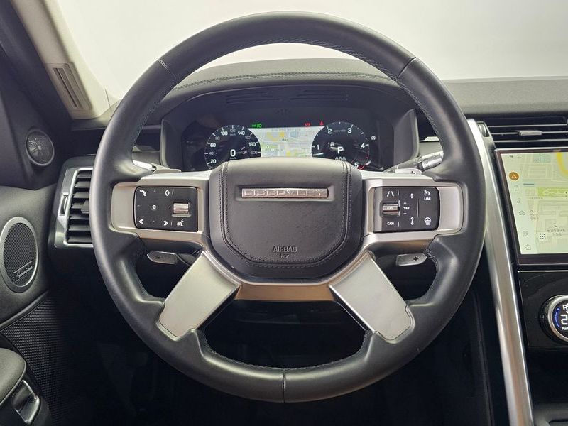 2022 Land Rover Discovery D300 HSE photo 13