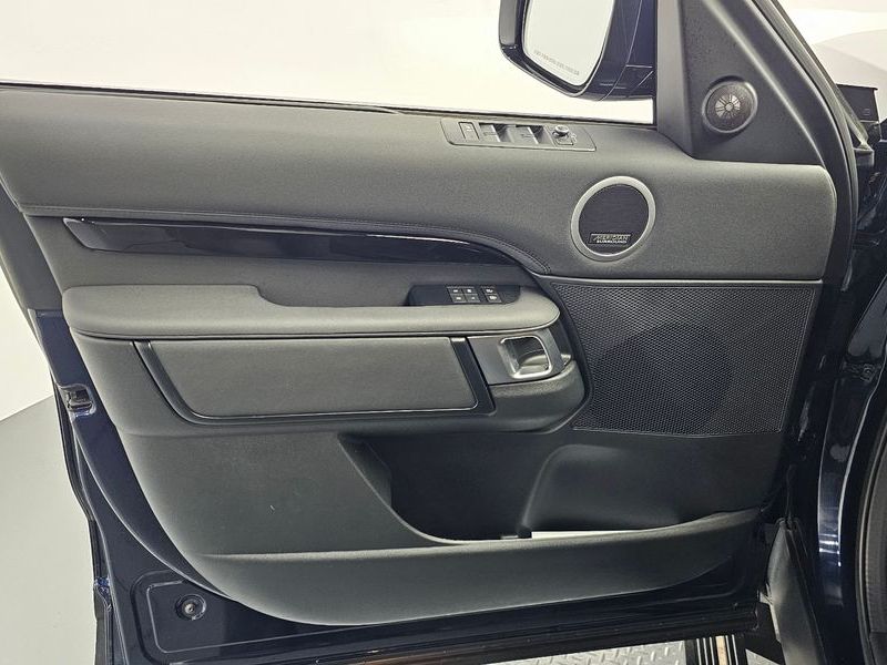 2022 Land Rover Discovery D300 HSE photo 24