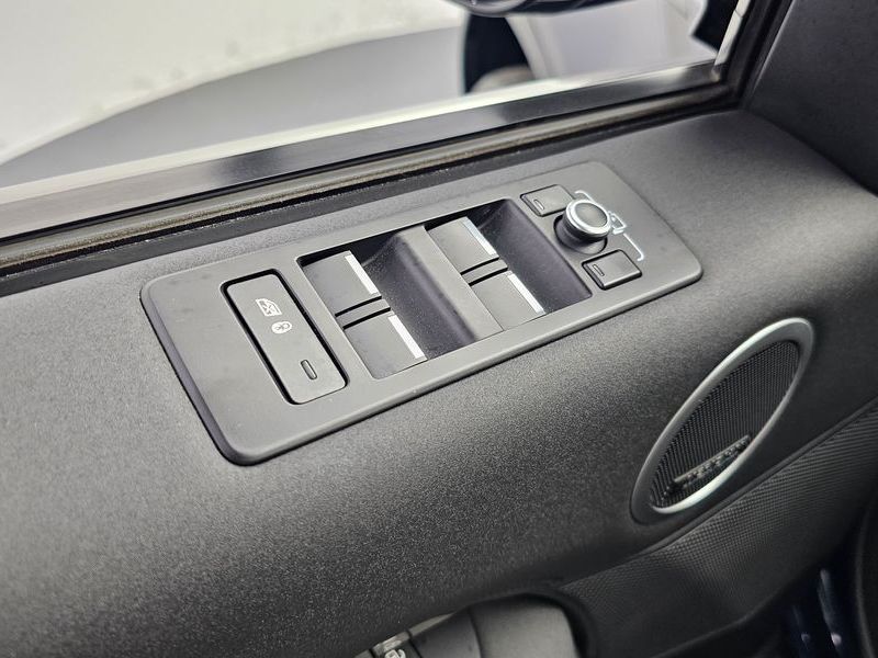 2022 Land Rover Discovery D300 HSE photo 30
