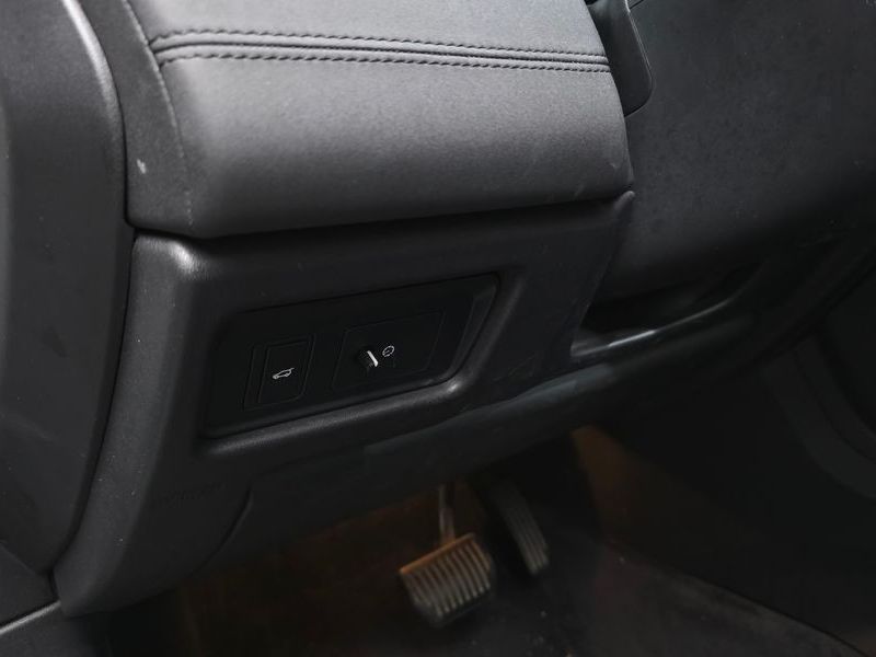 2018 Land Rover Discovery Sport 2.0 TD4 SE (150PS) photo 18