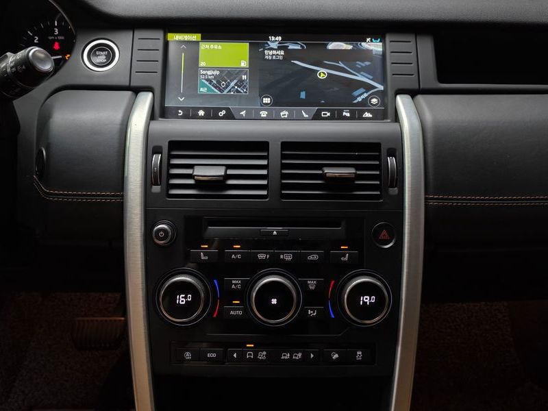 2019 Land Rover Discovery Sport 2.0 TD4 HSE Luxury photo 14