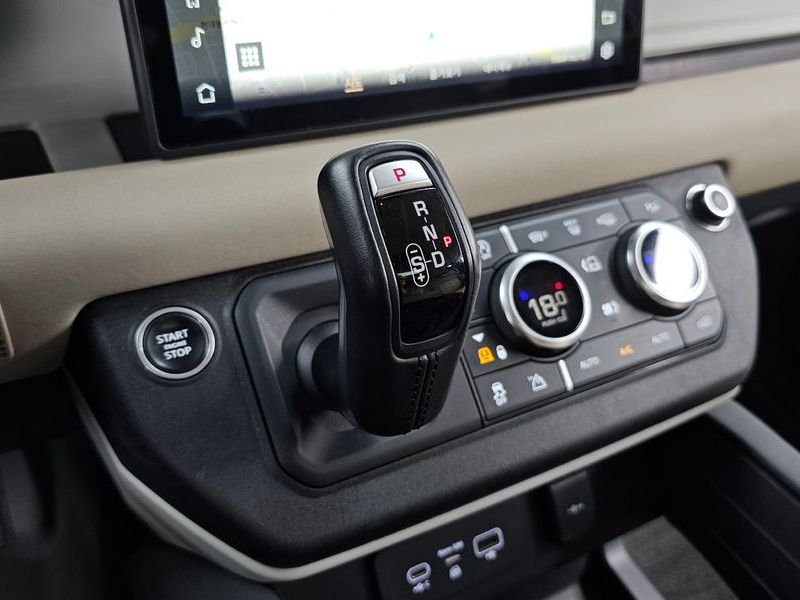 2020 Land Rover Defender 110 D240 SE photo 9