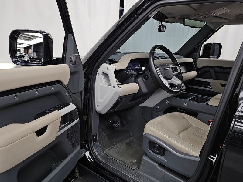 2020 Land Rover Defender 110 D240 SE photo 10