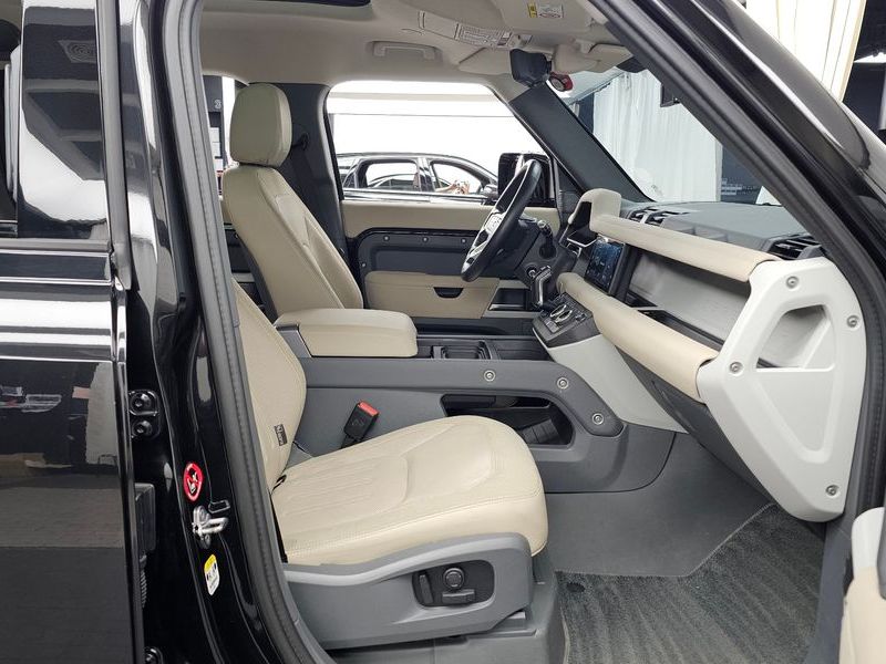 2020 Land Rover Defender 110 D240 SE photo 11