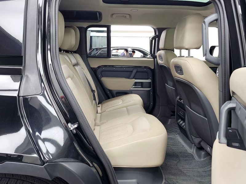 2020 Land Rover Defender 110 D240 SE photo 12