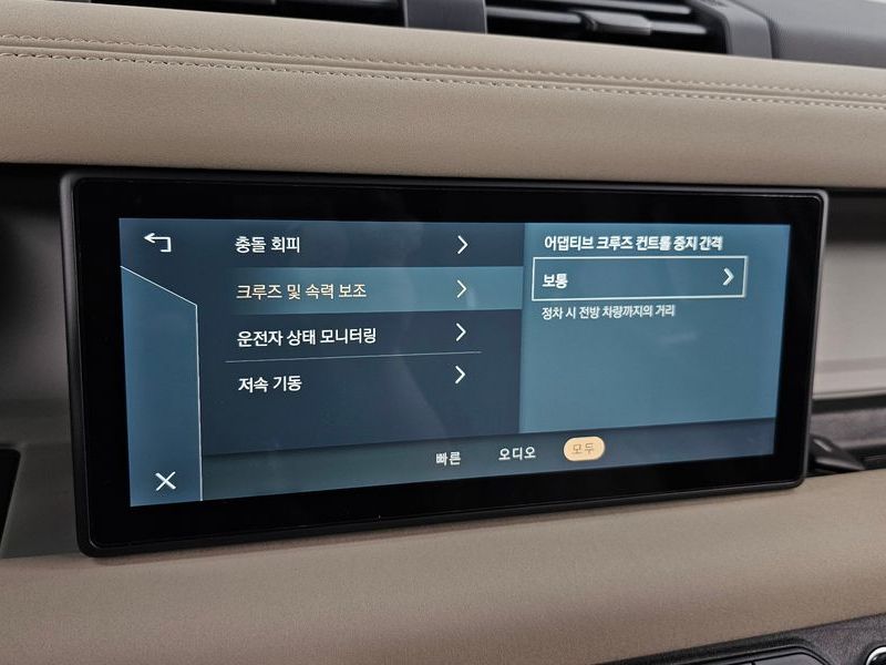 2020 Land Rover Defender 110 D240 SE photo 17