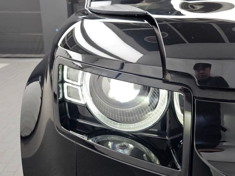 2020 Land Rover Defender 110 D240 SE photo 22