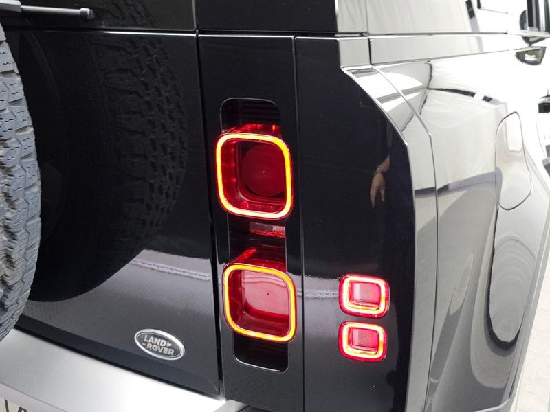 2020 Land Rover Defender 110 D240 SE photo 23