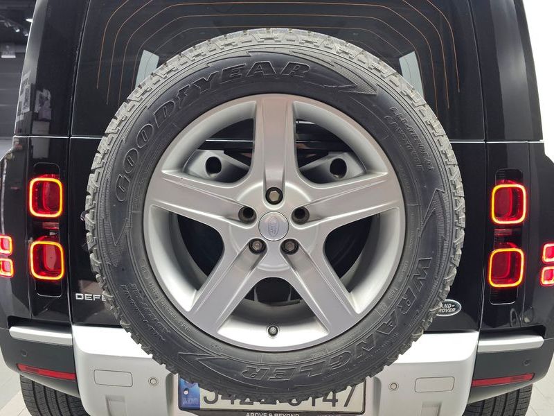 2020 Land Rover Defender 110 D240 SE photo 27