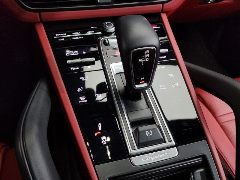 2020 Porsche Cayenne 3.0 photo 9