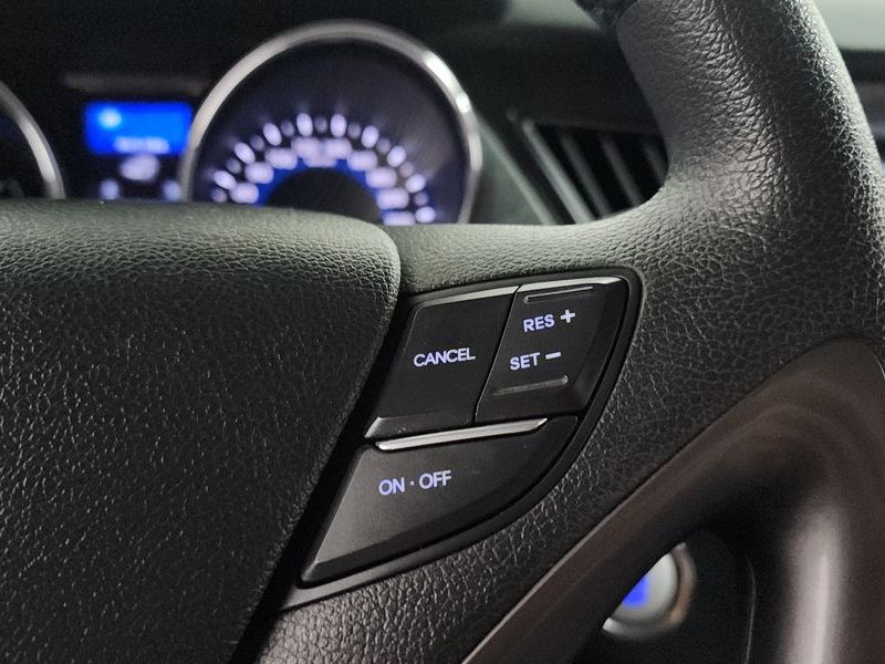 2012 Hyundai Sonata 2.0 Premier photo 17