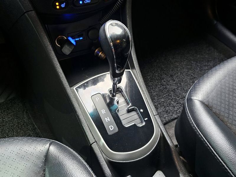 2014 Hyundai 엑센트 1.4 VVT Modern photo 9