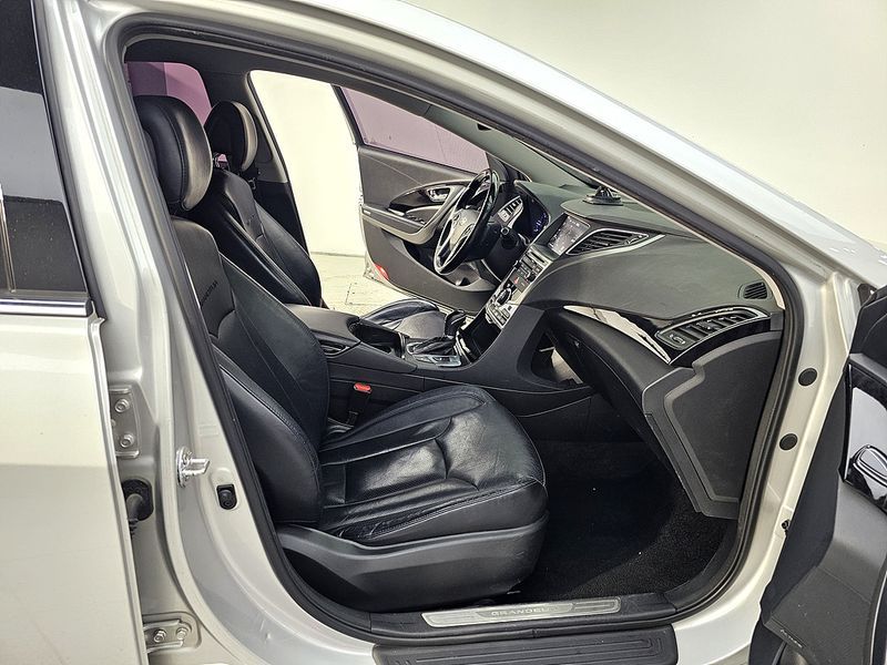 2015 Hyundai Grandeur HG220 Diesel Modern photo 10
