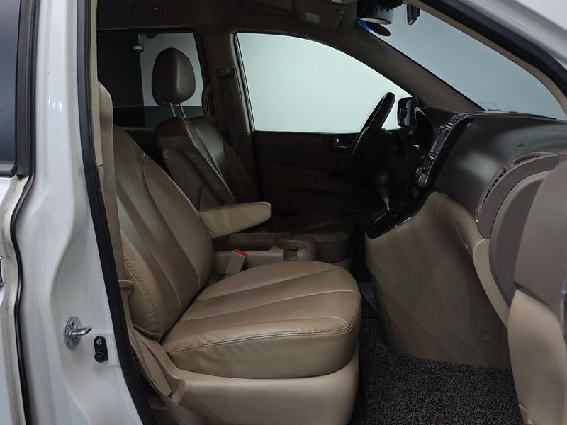 2012 Kia Carnival Grand GLX Luxury photo 11