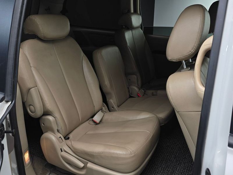 2012 Kia Carnival Grand GLX Luxury photo 12