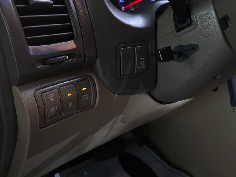 2012 Kia Carnival Grand GLX Luxury photo 17