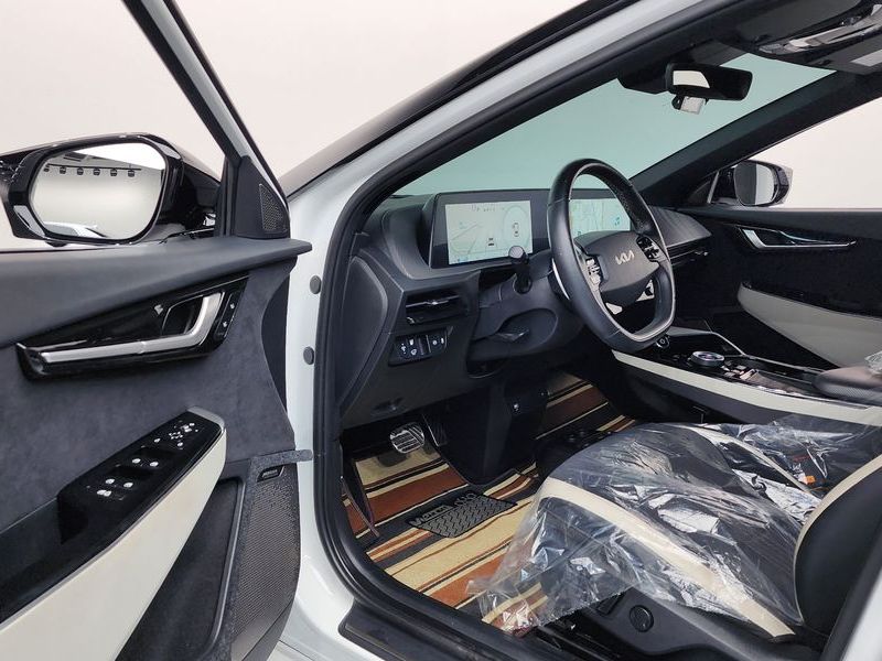 2022 Kia EV6 Long Range 4WD GT Line photo 10