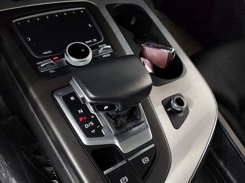 2019 Audi Q7 45 TFSI Quattro photo 9
