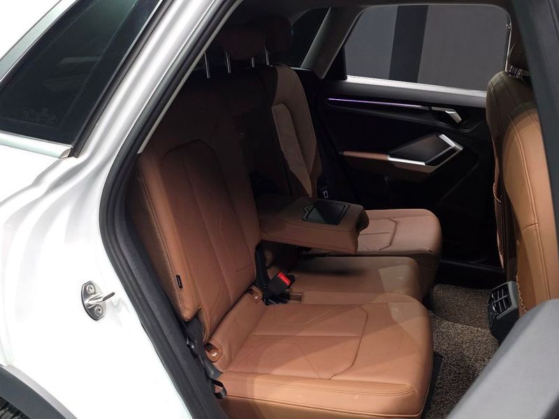 2020 Audi Q3 35 TDI photo 11