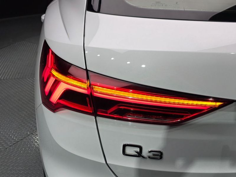 2020 Audi Q3 35 TDI photo 23