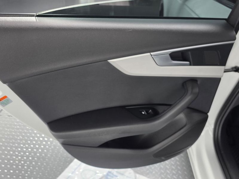 2016 Audi A4 45 TFSI photo 26