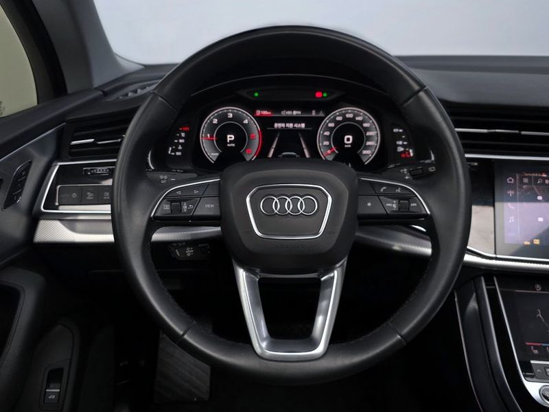 2021 Audi Q7 45 TDI Quattro photo 13