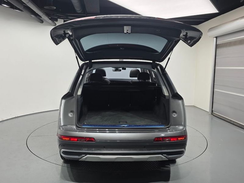 2021 Audi Q7 45 TDI Quattro photo 20