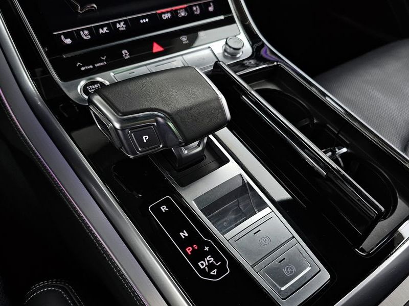2022 Audi Q8 55 TFSI Quattro Premium photo 9