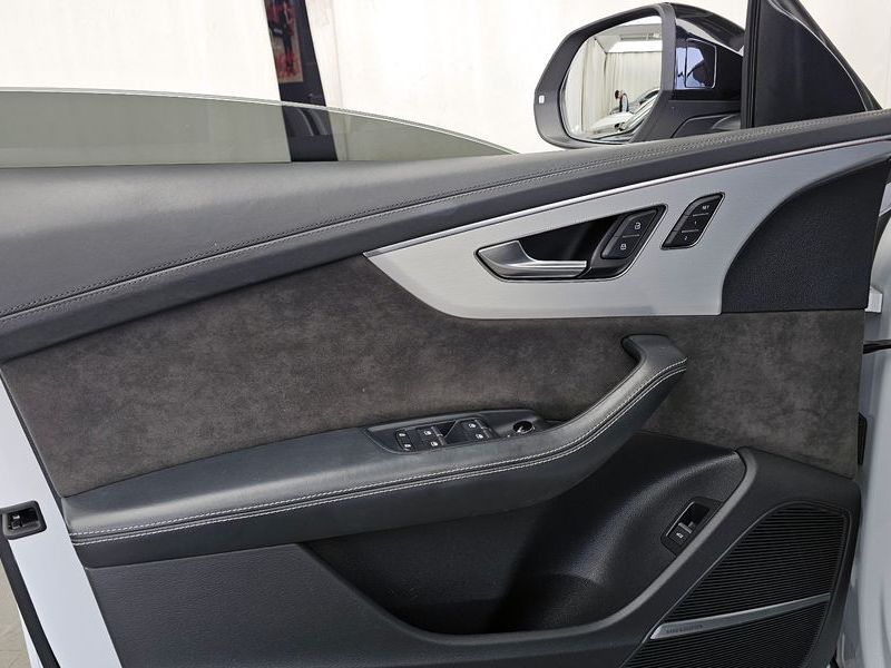 2022 Audi Q8 55 TFSI Quattro Premium photo 24