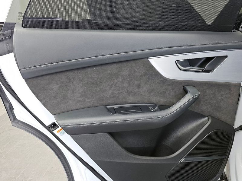 2022 Audi Q8 55 TFSI Quattro Premium photo 25