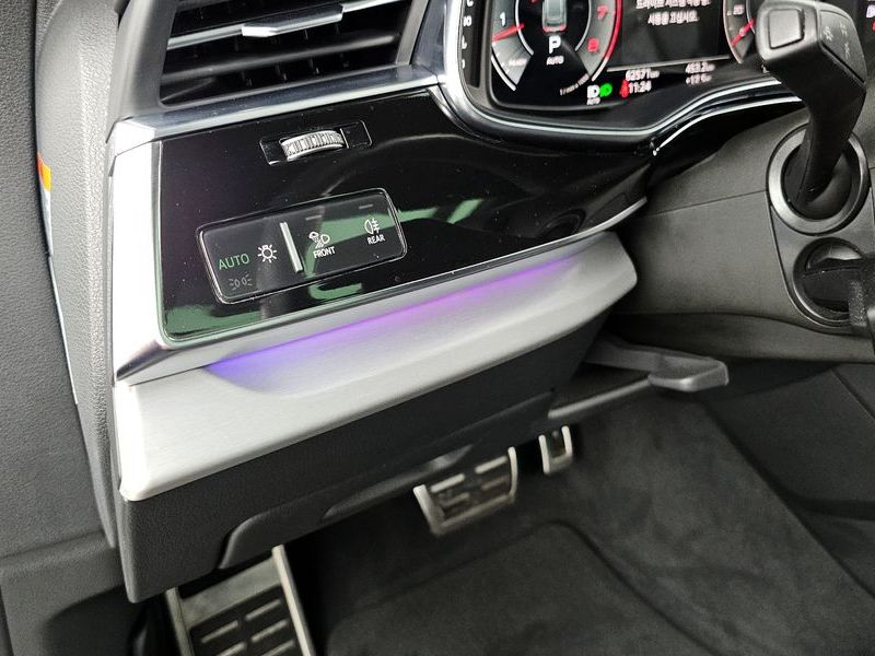 2022 Audi Q8 55 TFSI Quattro Premium photo 27
