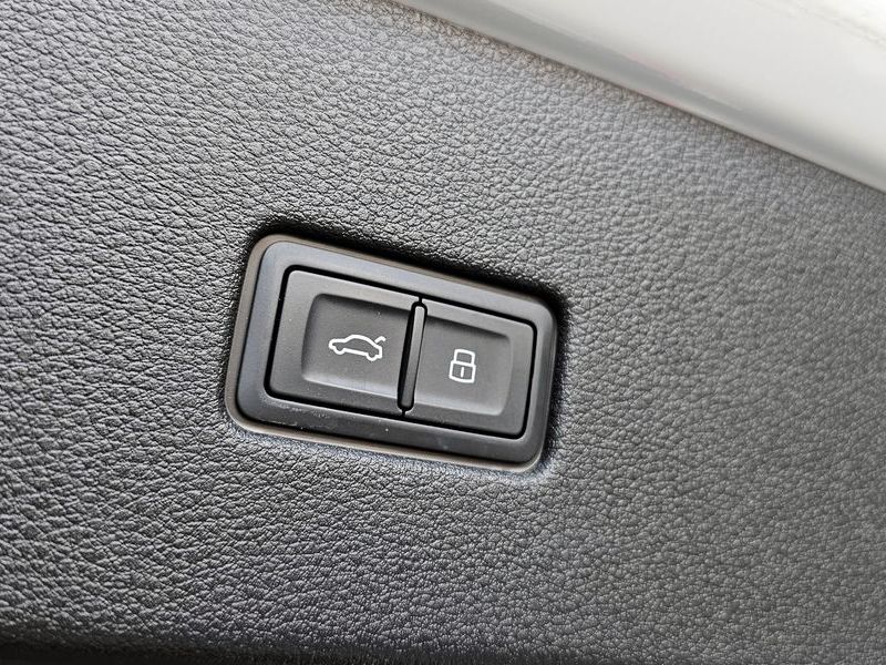 2022 Audi Q8 55 TFSI Quattro Premium photo 30