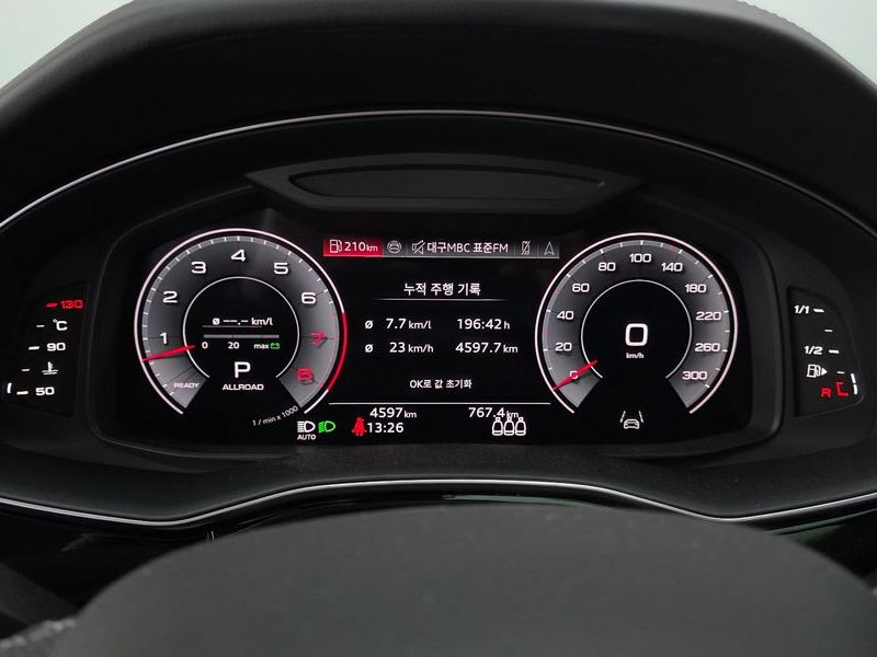 2026 Audi Q8 55 TFSI Quattro Premium photo 8