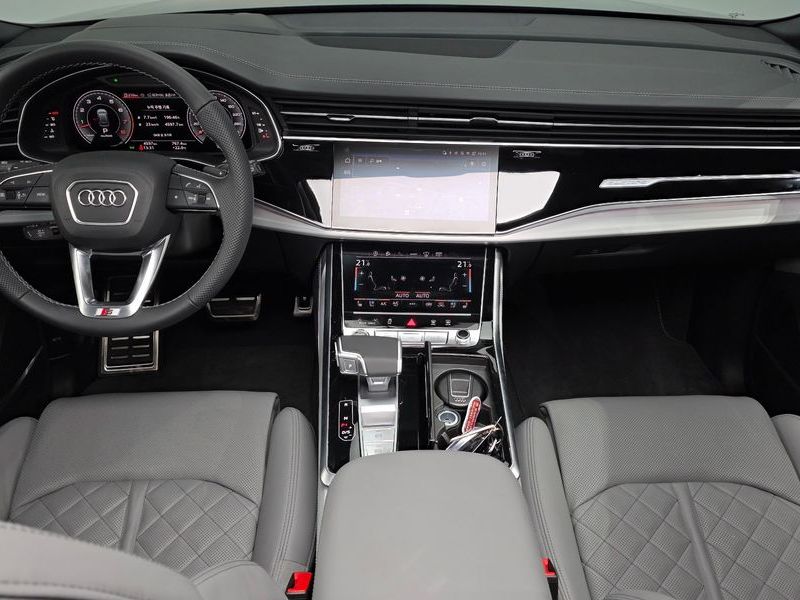 2026 Audi Q8 55 TFSI Quattro Premium photo 7
