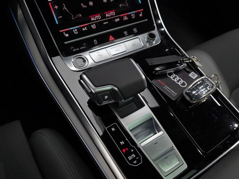 2026 Audi Q8 55 TFSI Quattro Premium photo 9