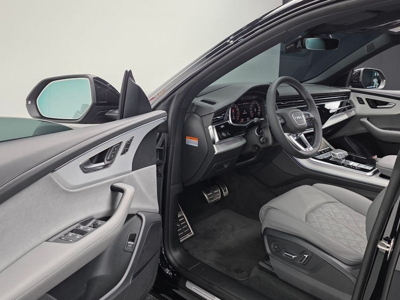 2026 Audi Q8 55 TFSI Quattro Premium photo 10