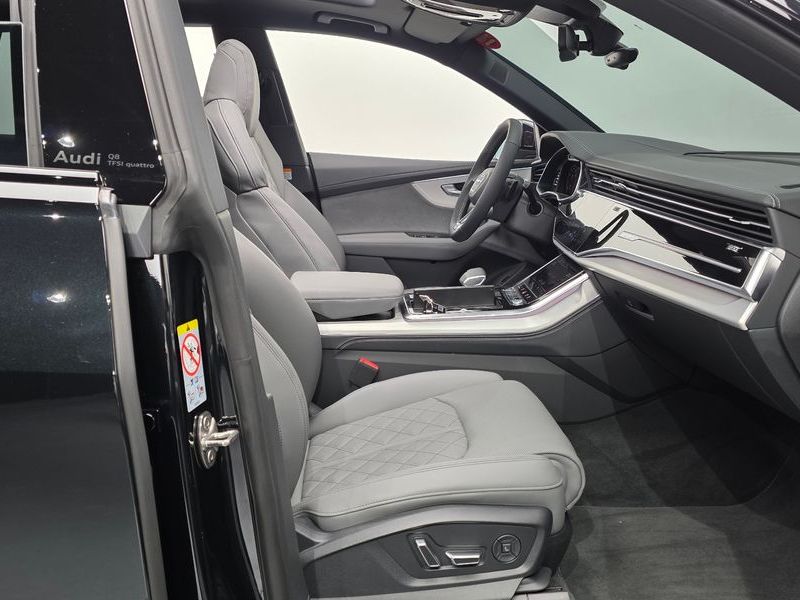 2026 Audi Q8 55 TFSI Quattro Premium photo 11