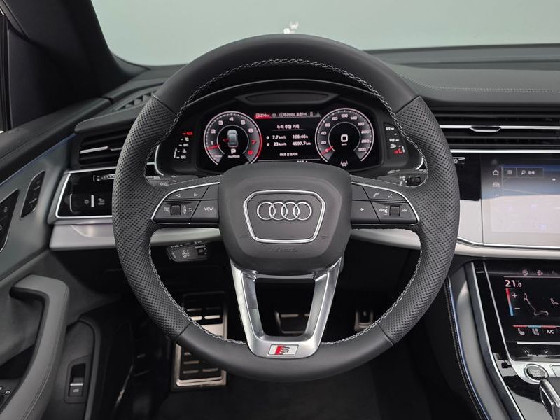 2026 Audi Q8 55 TFSI Quattro Premium photo 13