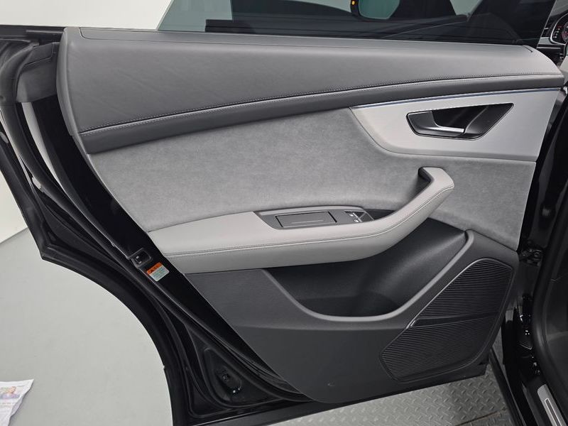 2026 Audi Q8 55 TFSI Quattro Premium photo 25