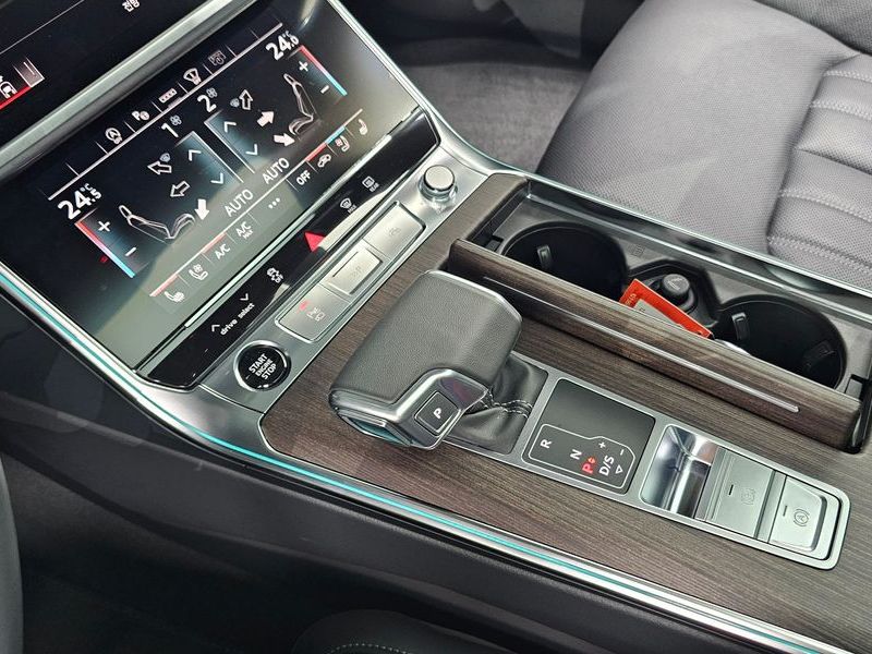 2025 Audi A6 45 TFSI Quattro Premium photo 9