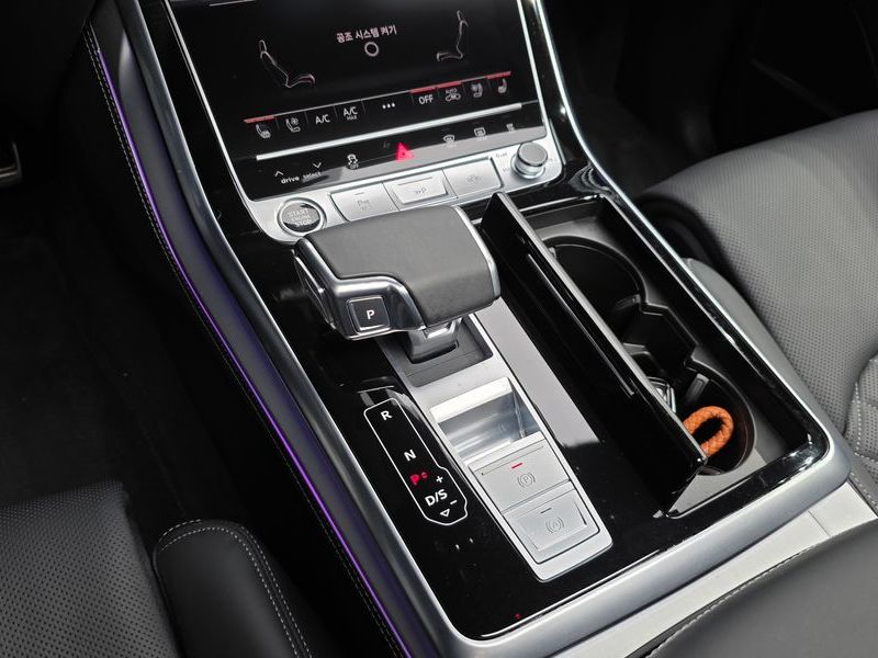 2025 Audi Q7 50 TDI Quattro Premium photo 9