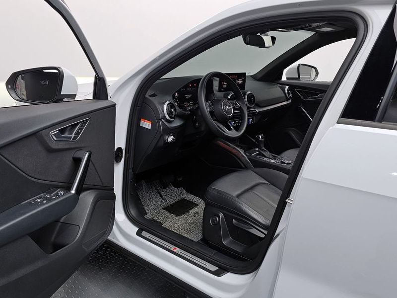 2023 Audi Q2 35 TDI Premium photo 10