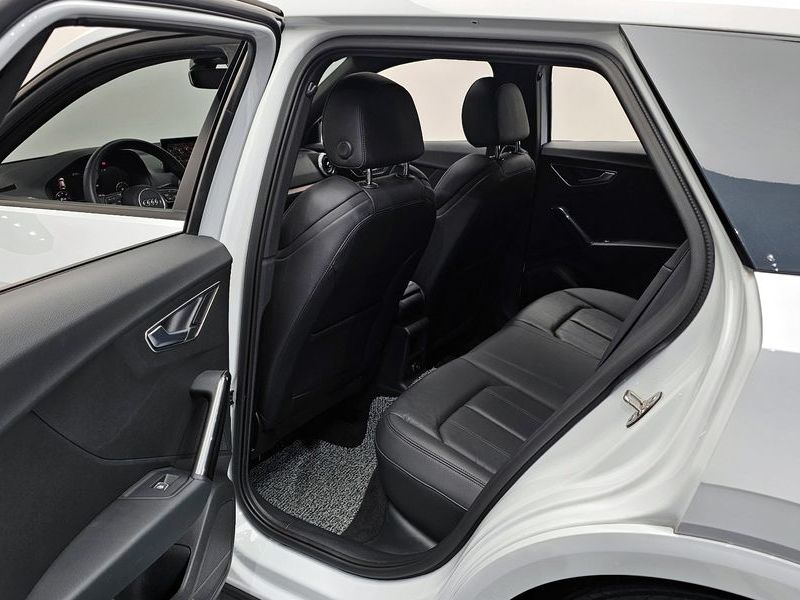 2023 Audi Q2 35 TDI Premium photo 11